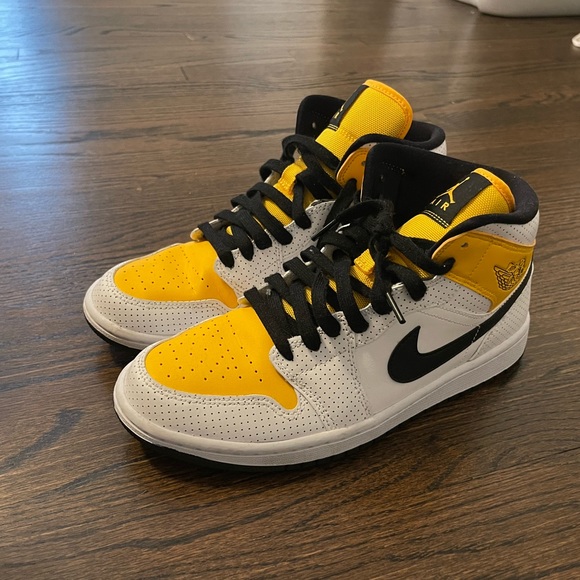 Women’s Nike Air Jordan 1. Size 9.5 - Picture 2 of 3